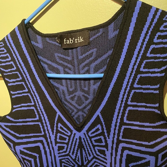 Black and blue asymmetrical print dress - Picture 14 of 15